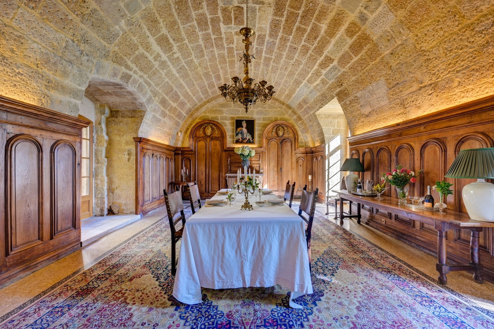 Luxury chateau with swimming pool for seminars in Provence, south of France