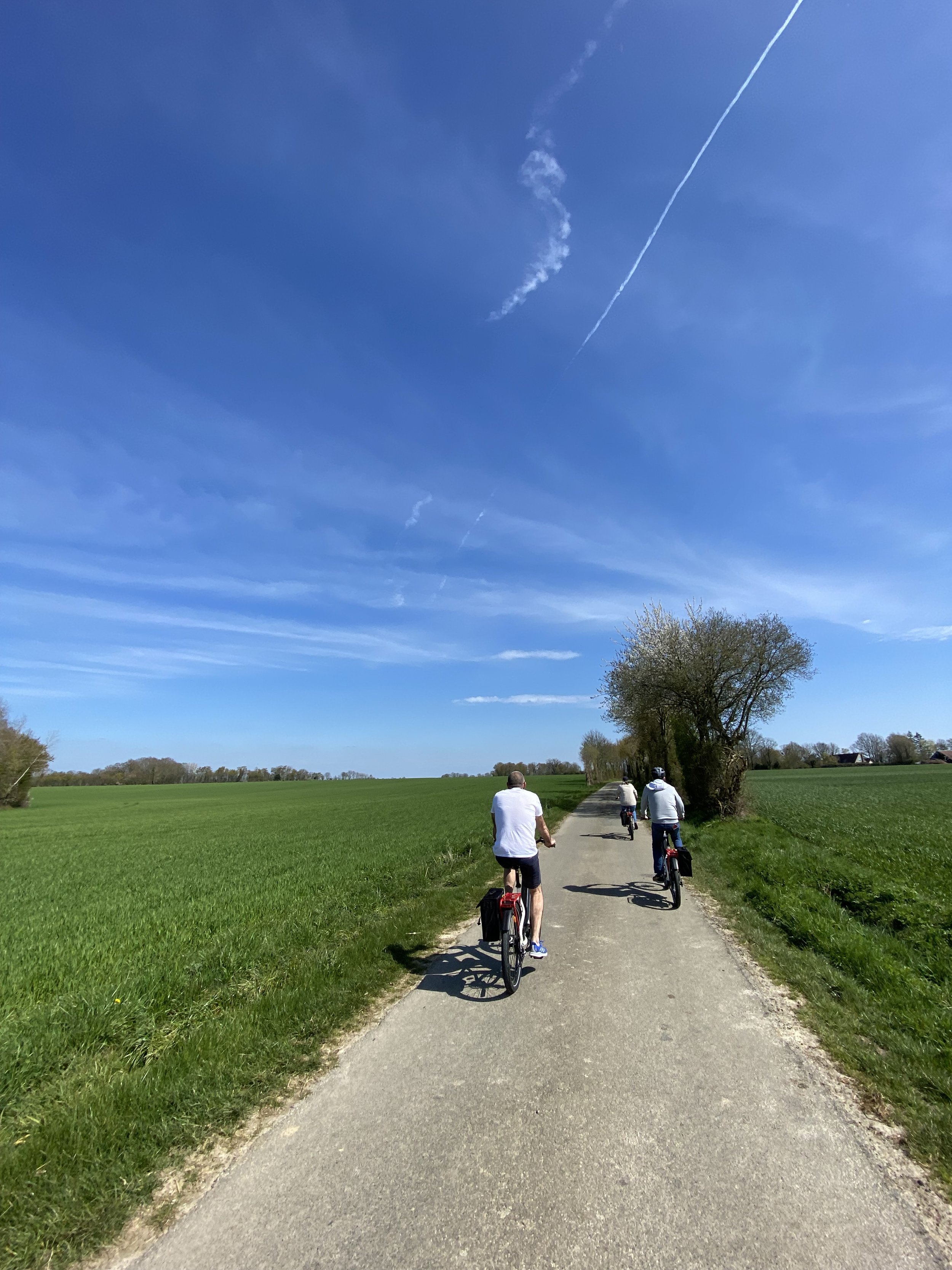 Cycling in the countryside from your prestigious home for company seminars