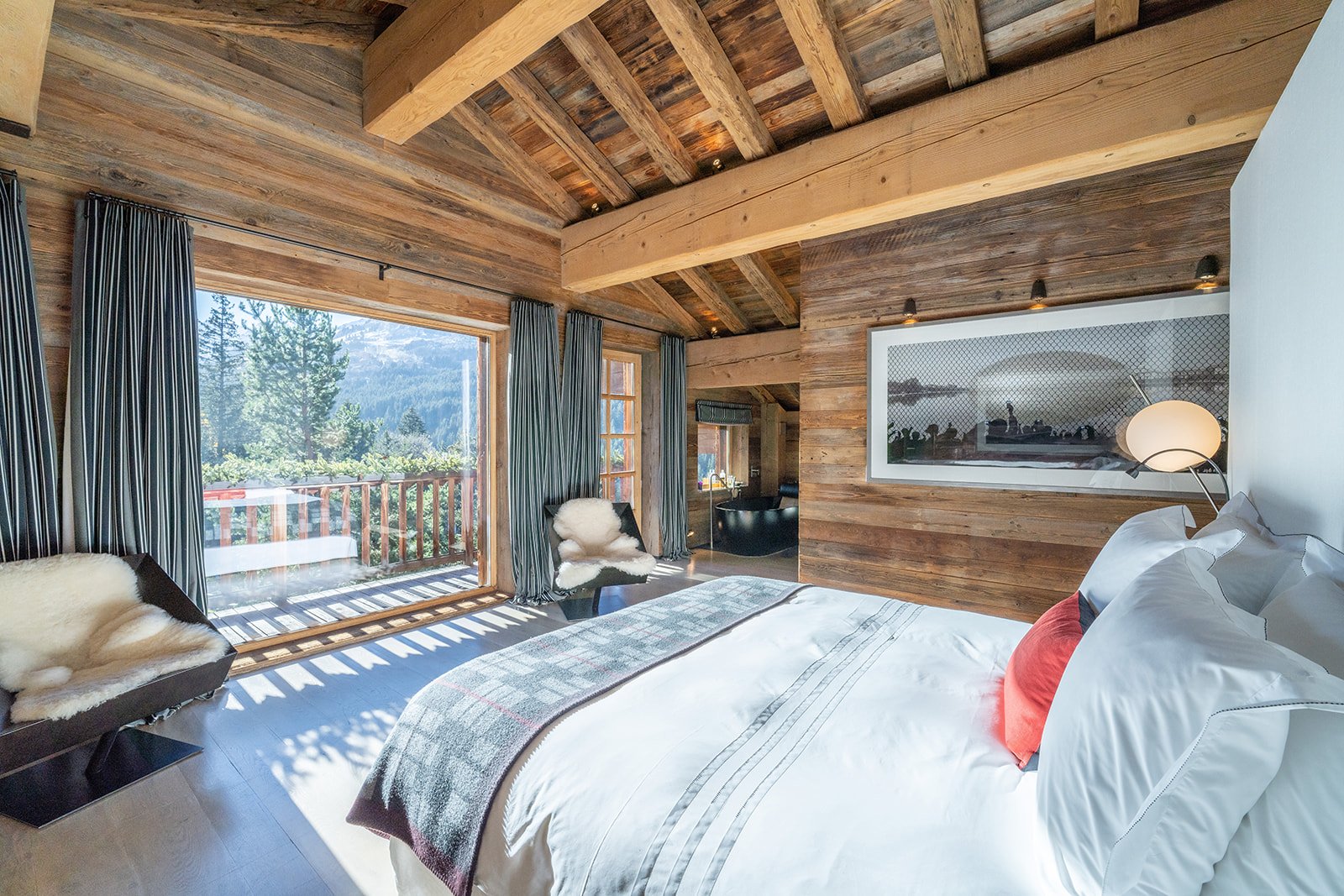 Prestigious chalet in Méribel at the foot of the slopes with hotel service 