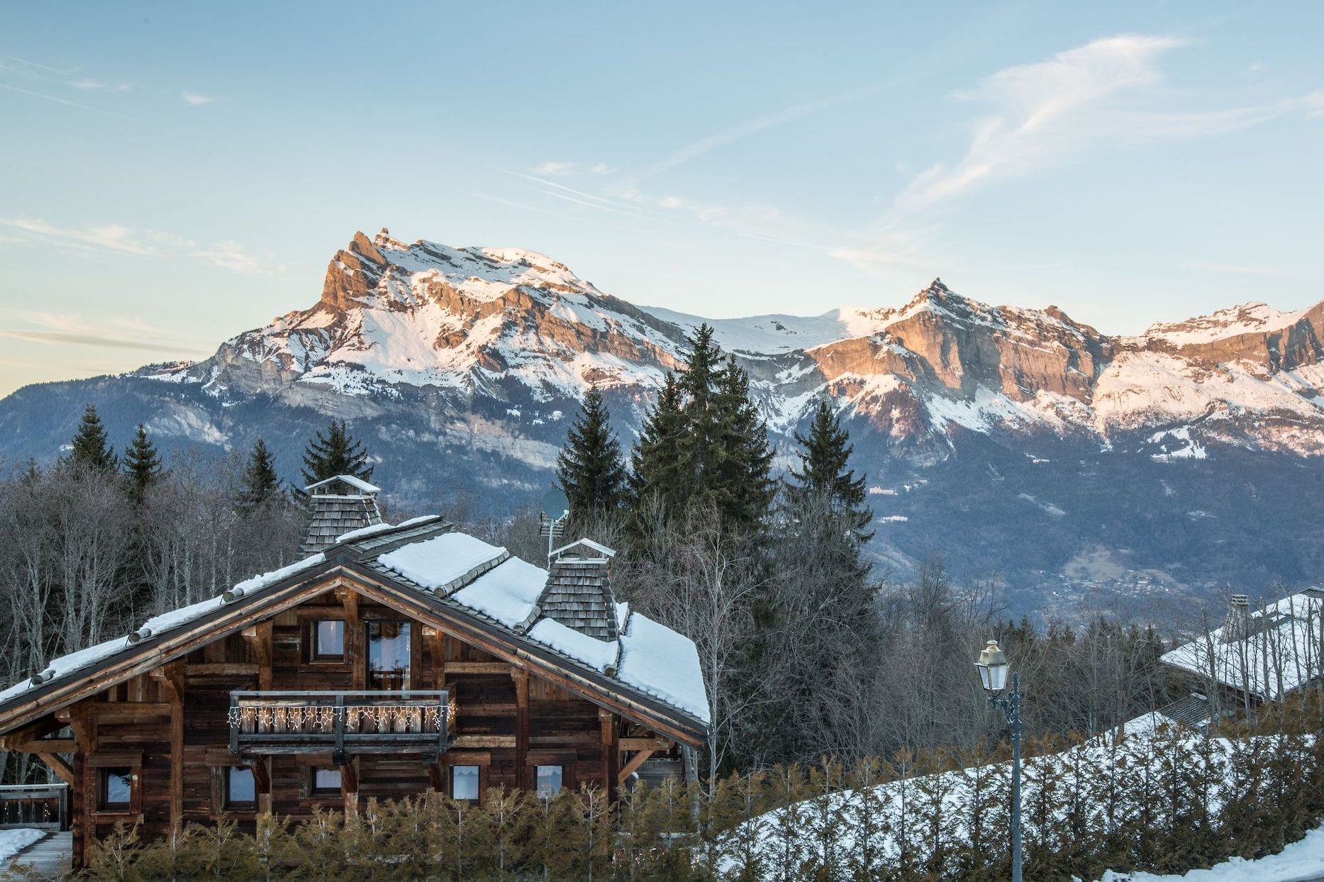 Prestigious chalet in Saint-Gervais ski in ski out with hotel service, swimming pool and spa