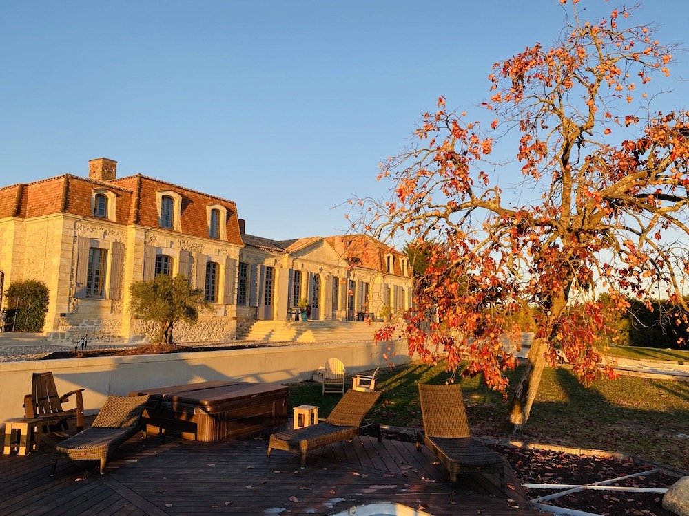 Prestigious château in the heart of a Gironde vineyard near Saint-Émilion