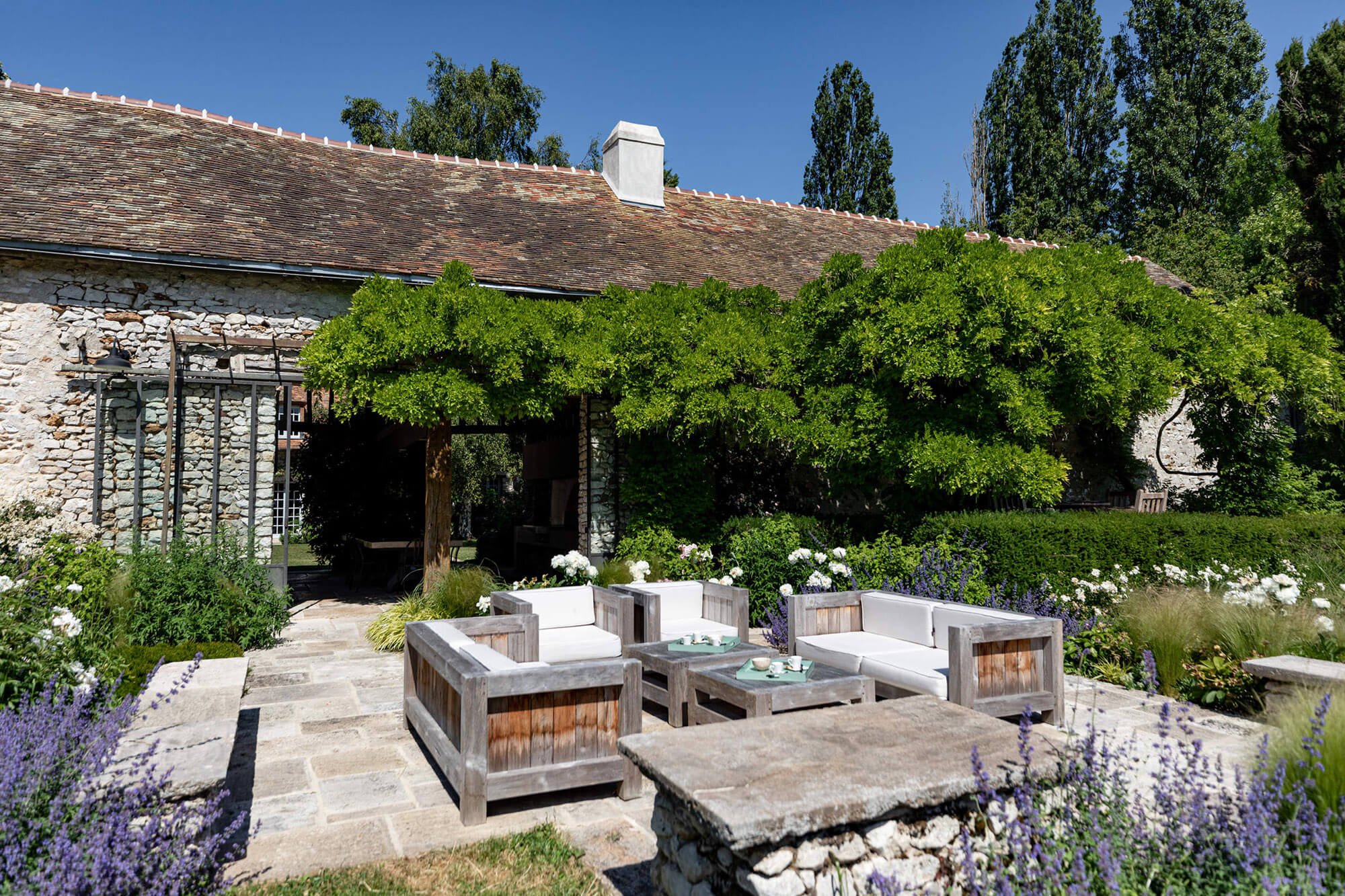 Luxury property near Paris, in the heart of a park and forest in the Ile de France region 