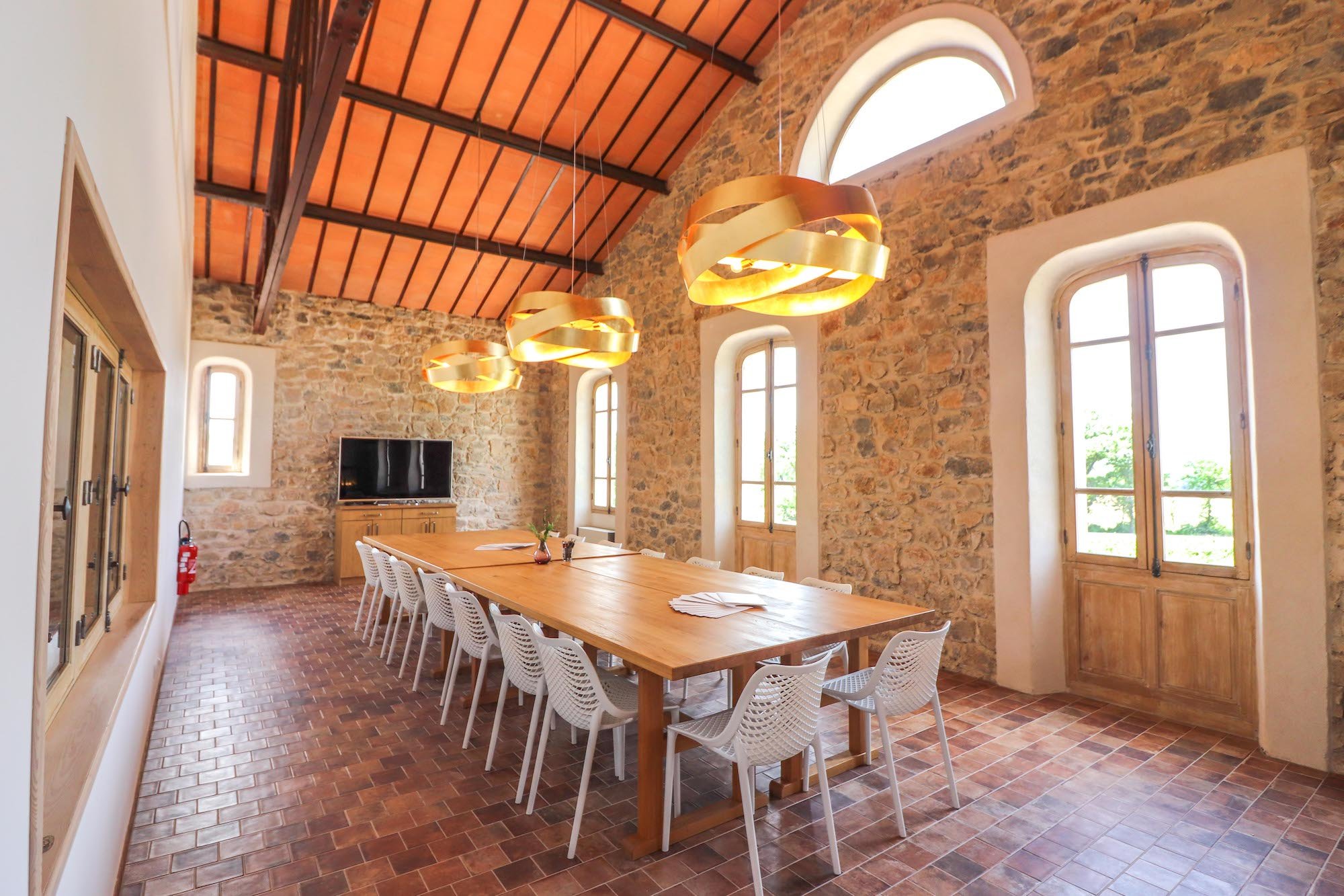 Prestigious Provencal chateau in the heart of the vineyards, to organize your corporate seminar. 