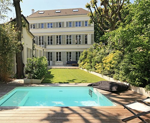 Luxury house in the heart of Paris with swimming pool and garden