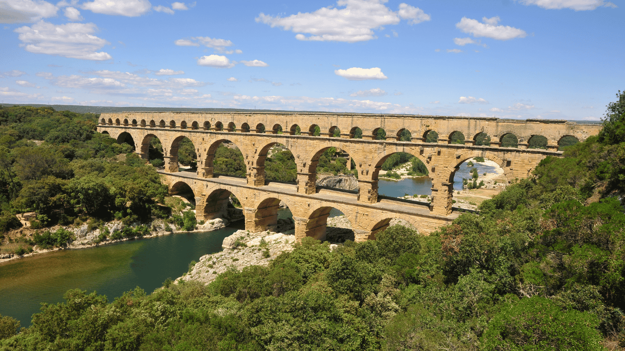Uzes