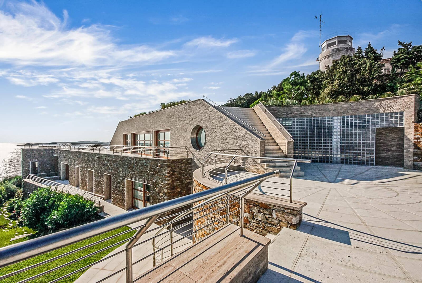 Luxury villa with sea view on the Mediterranean coast for a seminar at Côte d'Azur in Cap Bénat 