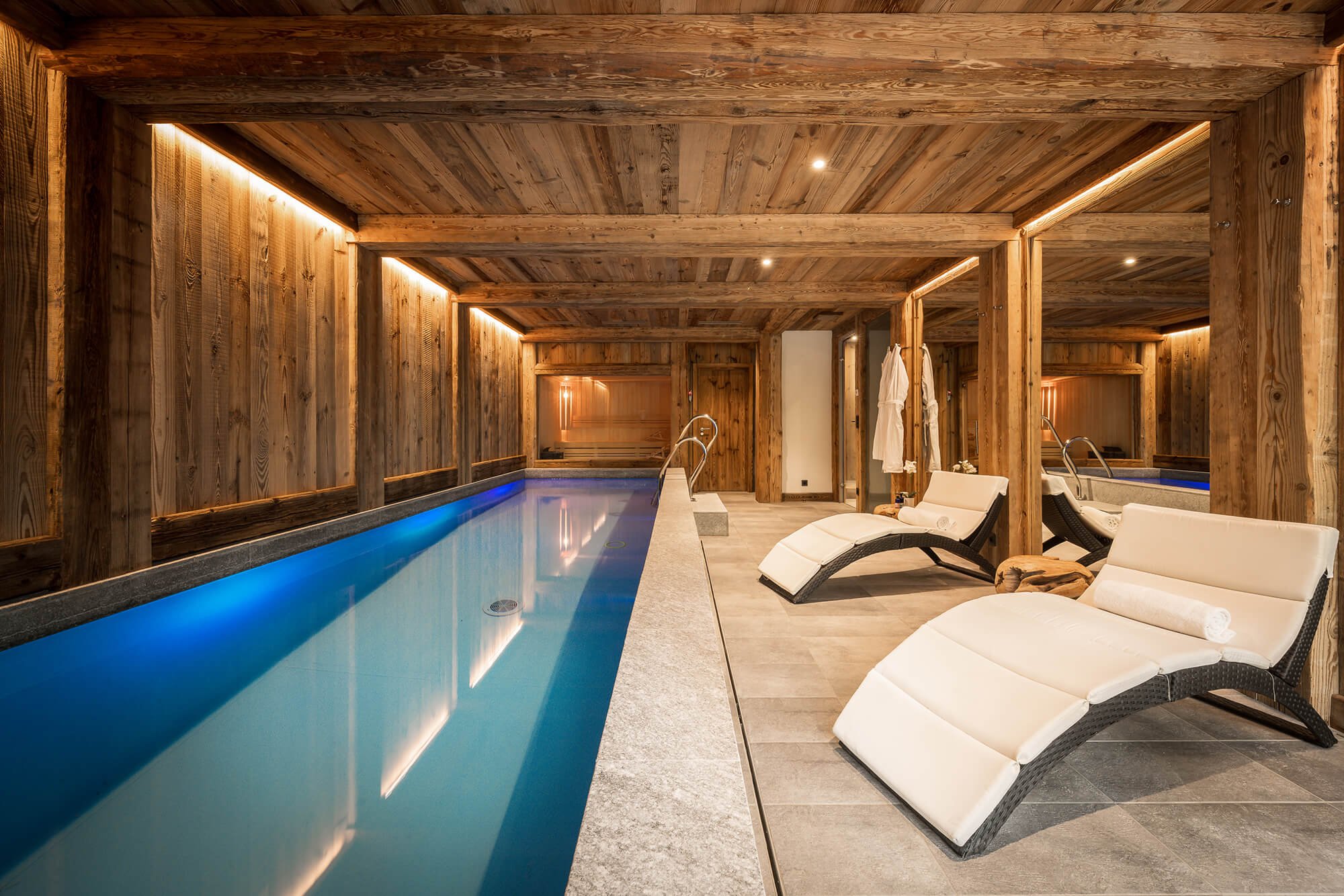 Prestigious chalet in Val d'Isère ski in ski out with hotel service, swimming pool and spa