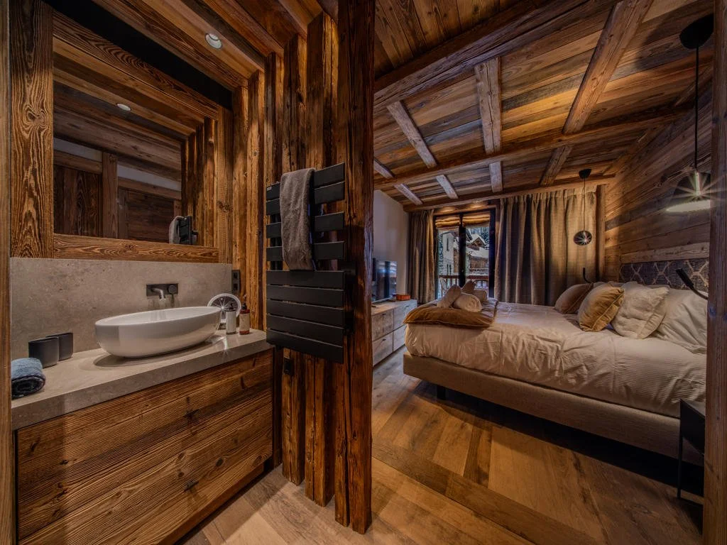 Val d'isere village chambre et salle de bain