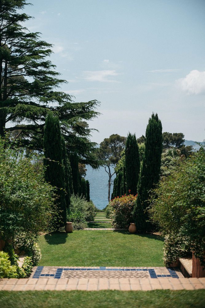 Luxury waterfront villa on Côte d'Azur