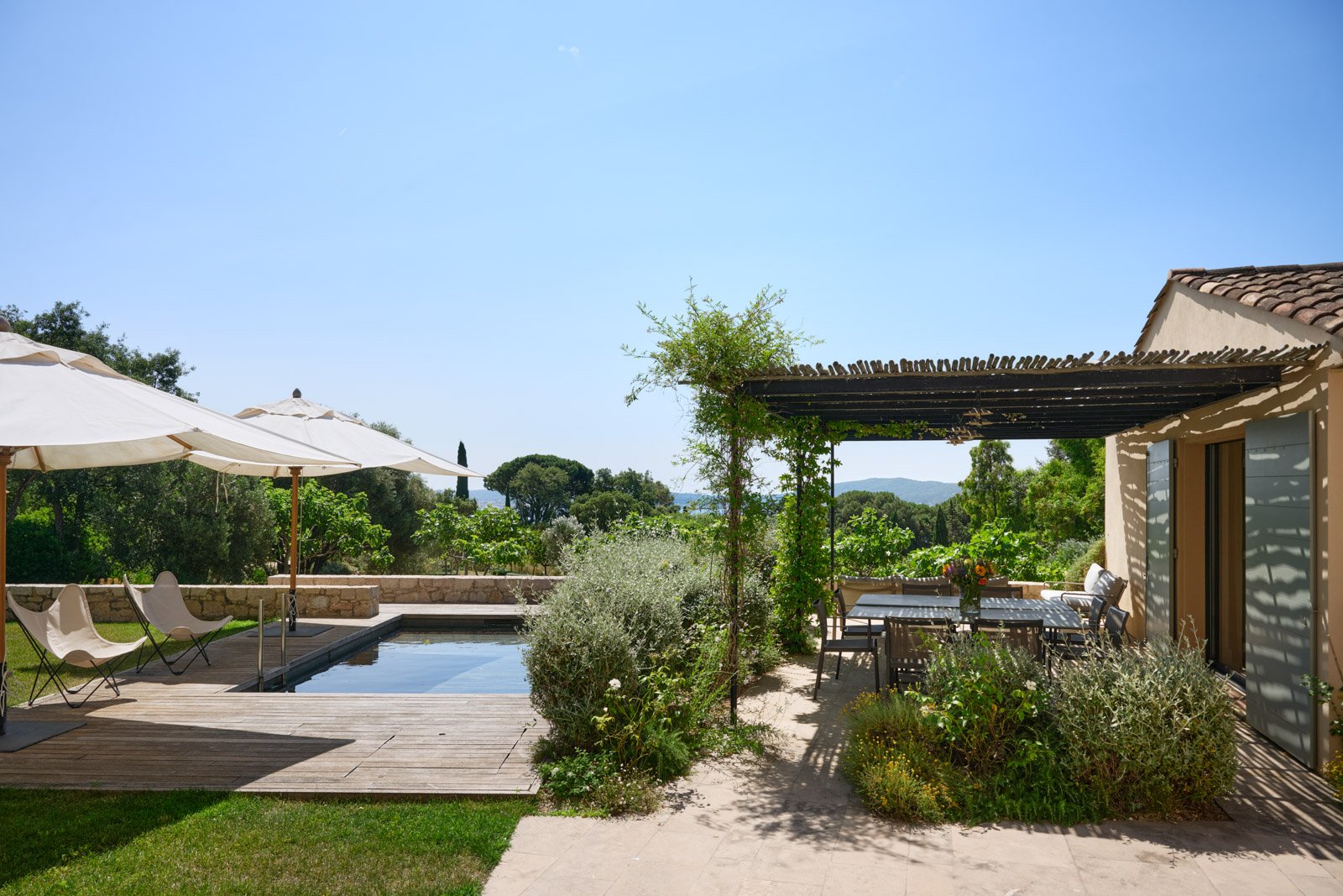 Location-domaine-luxe-beauvallon-terrasse-piscine.jpg