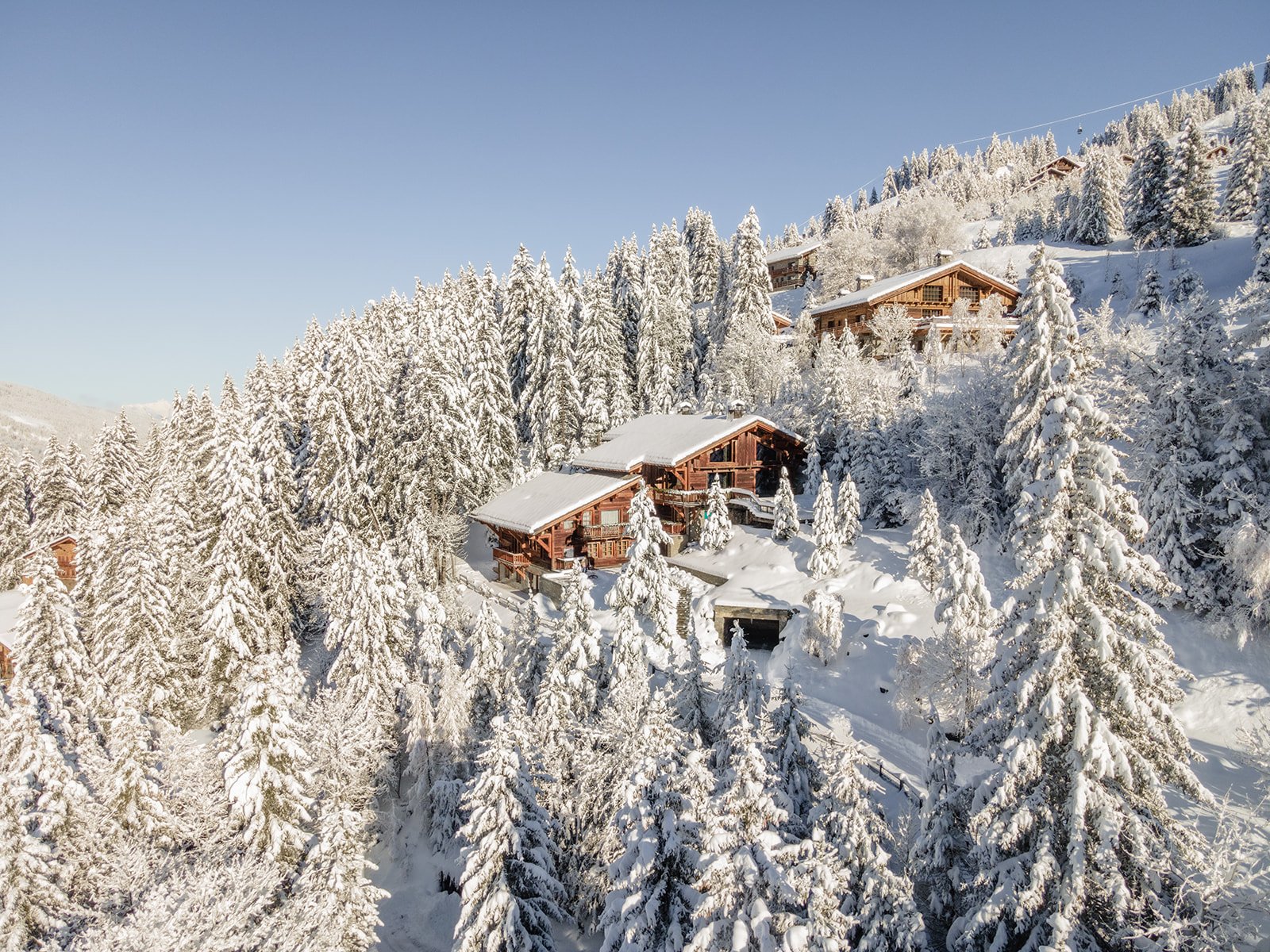 Luxury chalet in Méribel at the foot of the slopes with hotel service, swimming pool and spa