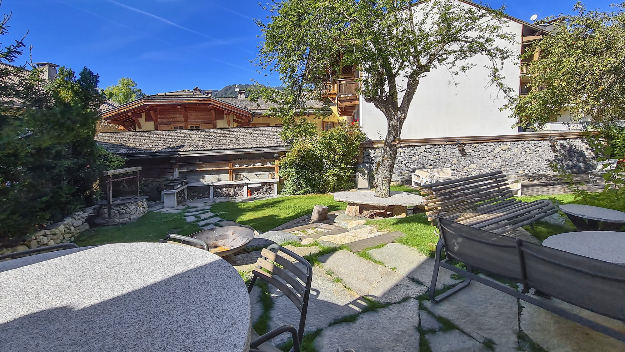 Exceptional chalet in Megève ski in ski out with hotel service, swimming pool and spa
