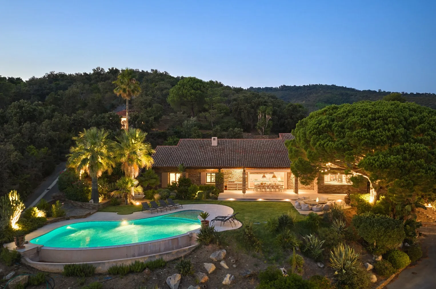 villa de luxe à louer à Bormes les Mimosas face à la mer 