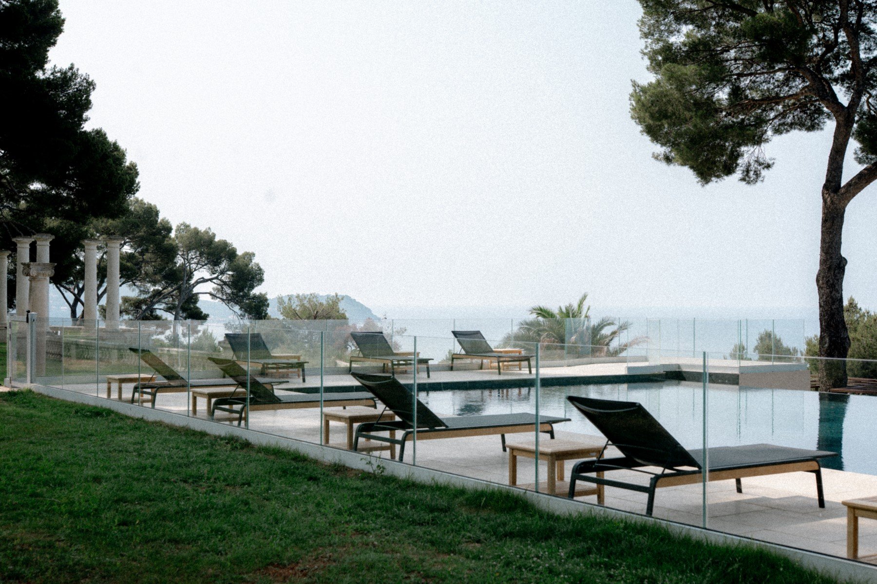 Homanie-cap-azur-villa-luxe-transats (3).jpg