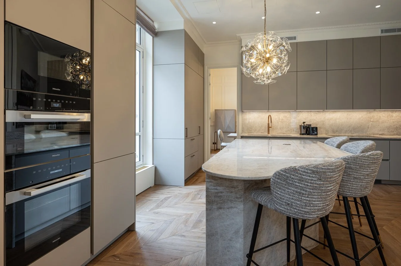 Appartement de luxe Paris Montaigne cuisine
