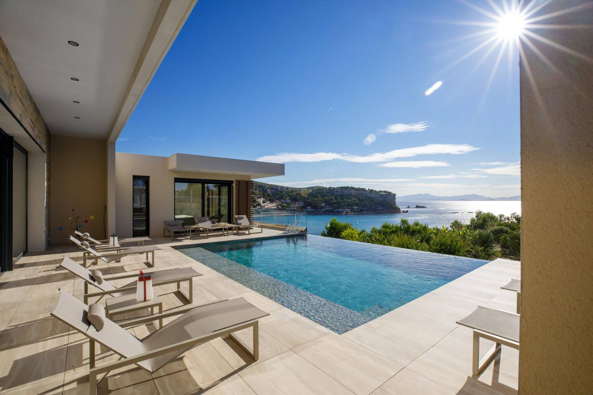 Luxury villa on the Côte d'Azur and the Mediterranean, sea view and swimming pool