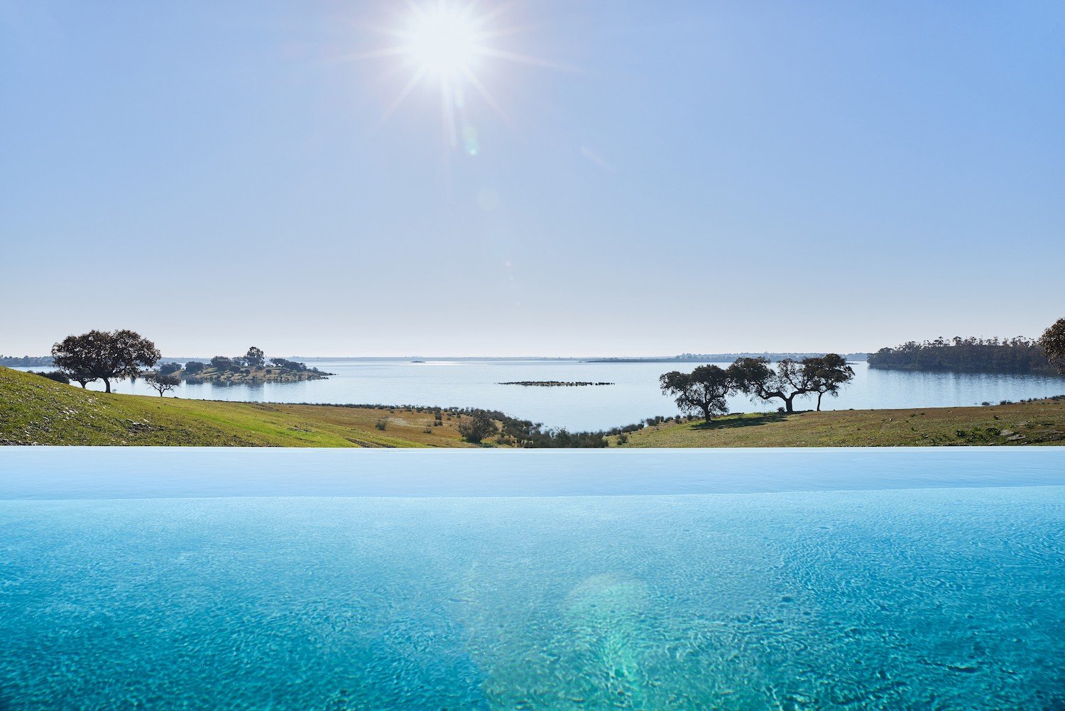 Waterfront luxury villa in Portugal on Lake Alqueva