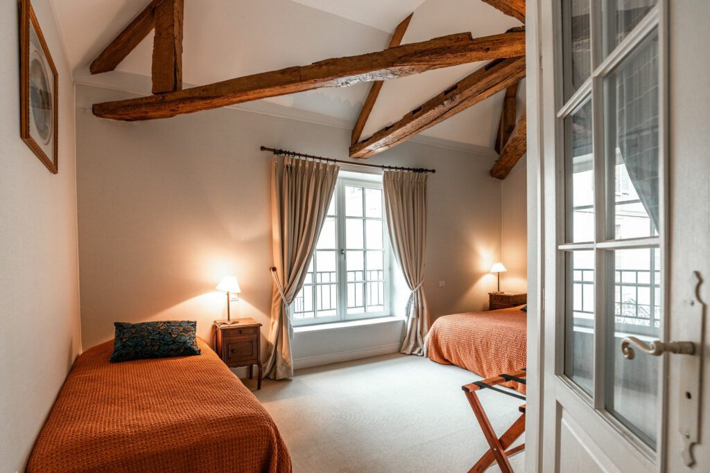 bedroom cozy with exposed beam 