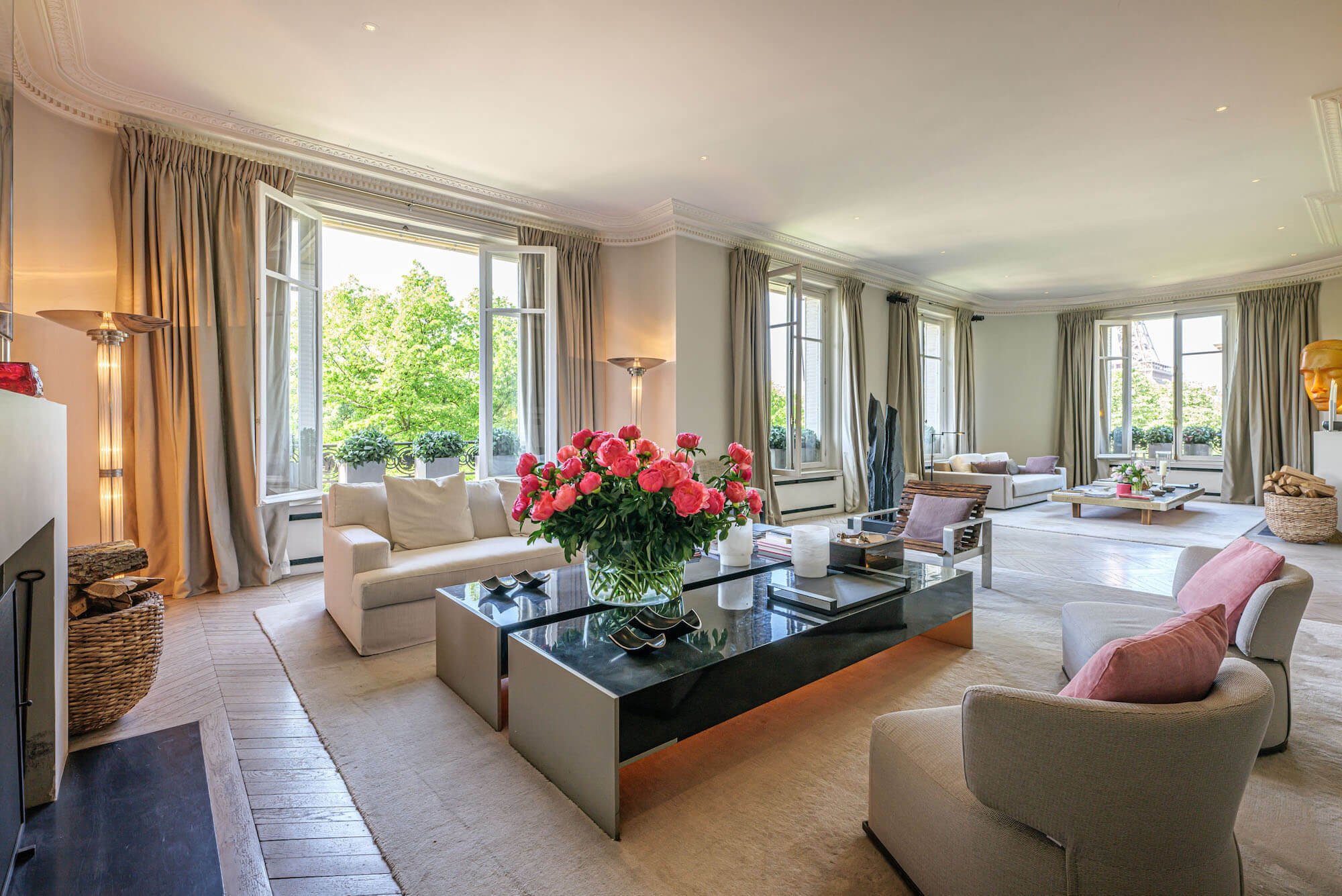 Luxury apartment, Eiffel Tower view, in the heart of Paris and the 7th arrondissement 