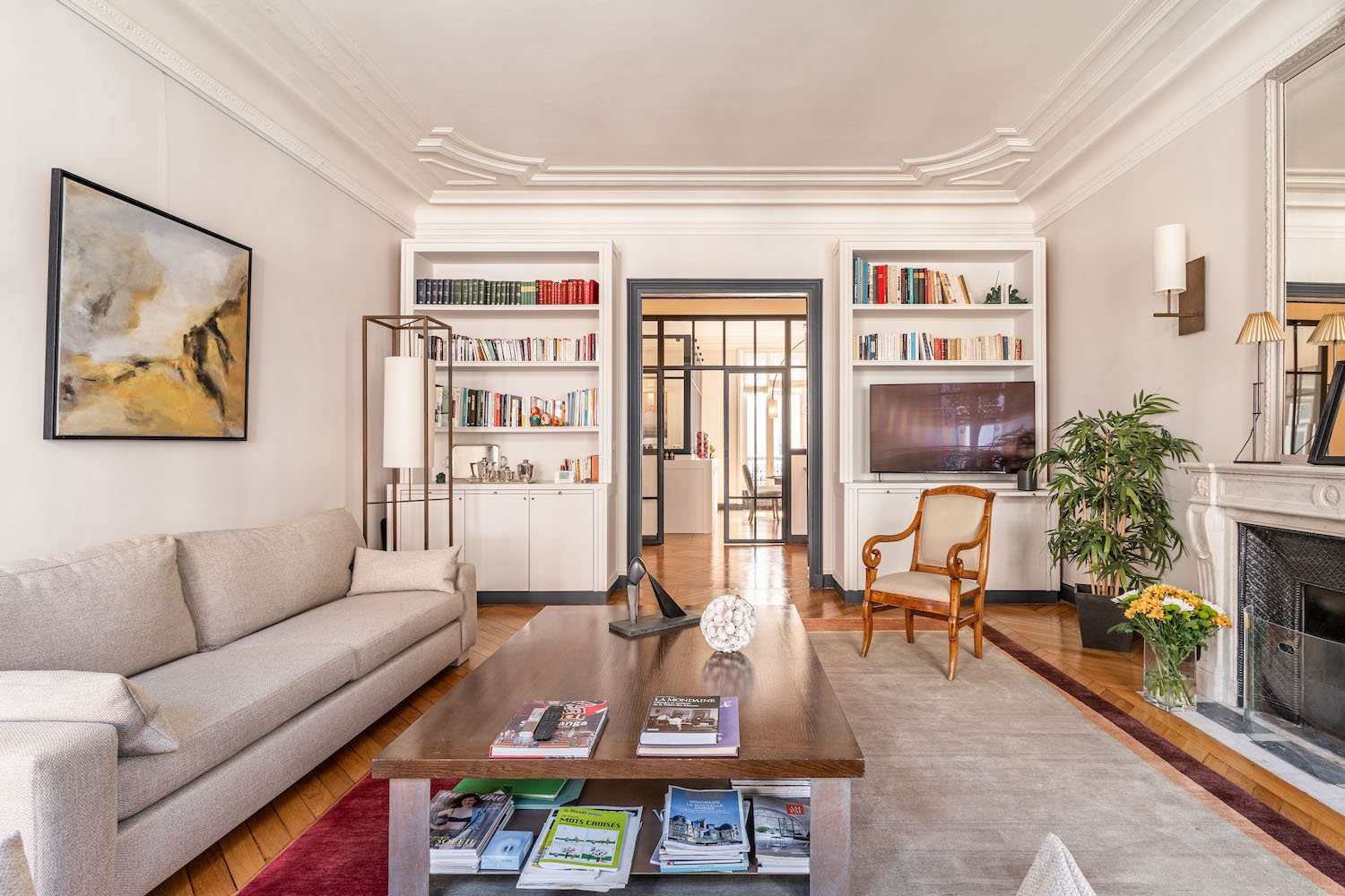 Luxury apartment in Paris in the 8th arrondissement near the Champs Elysées