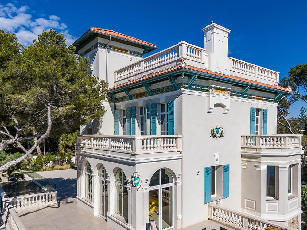 Luxury villa on the Mediterranean coast on the Côte d'Azur