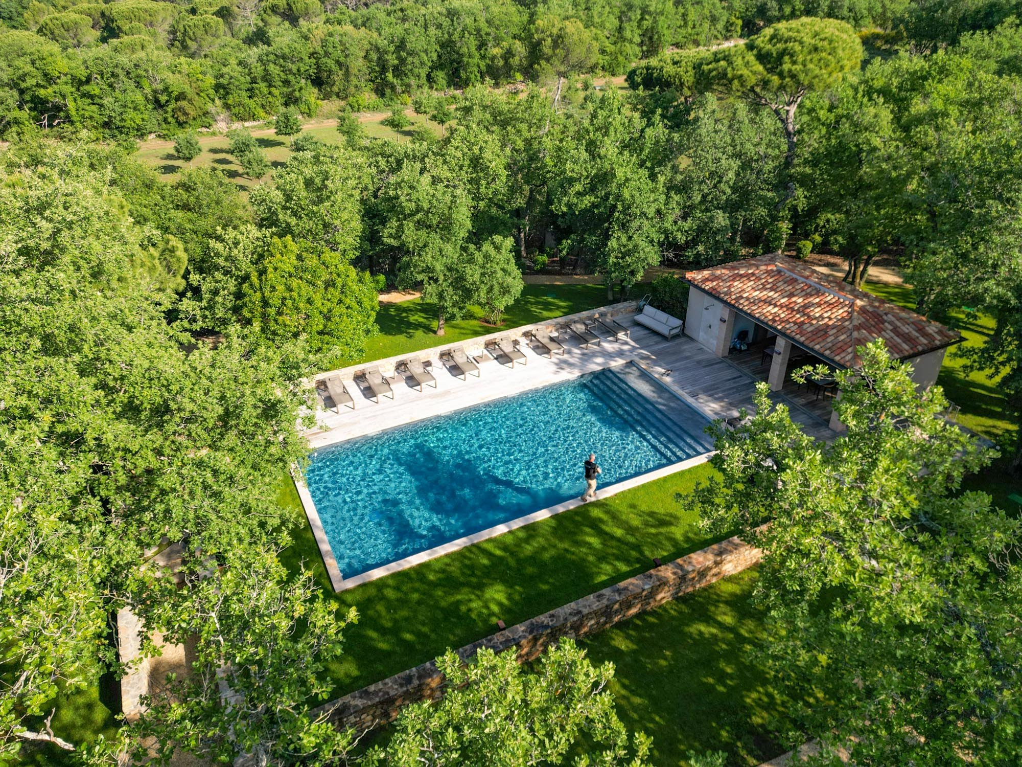 Exceptional winegrowing estate for your seminar in Provence with swimming pool and tennis court 