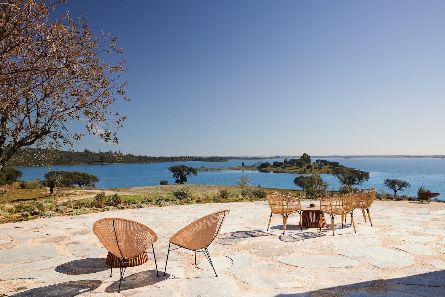 Prestigious waterfront home for a corporate retreat in Alqueva, Portugal