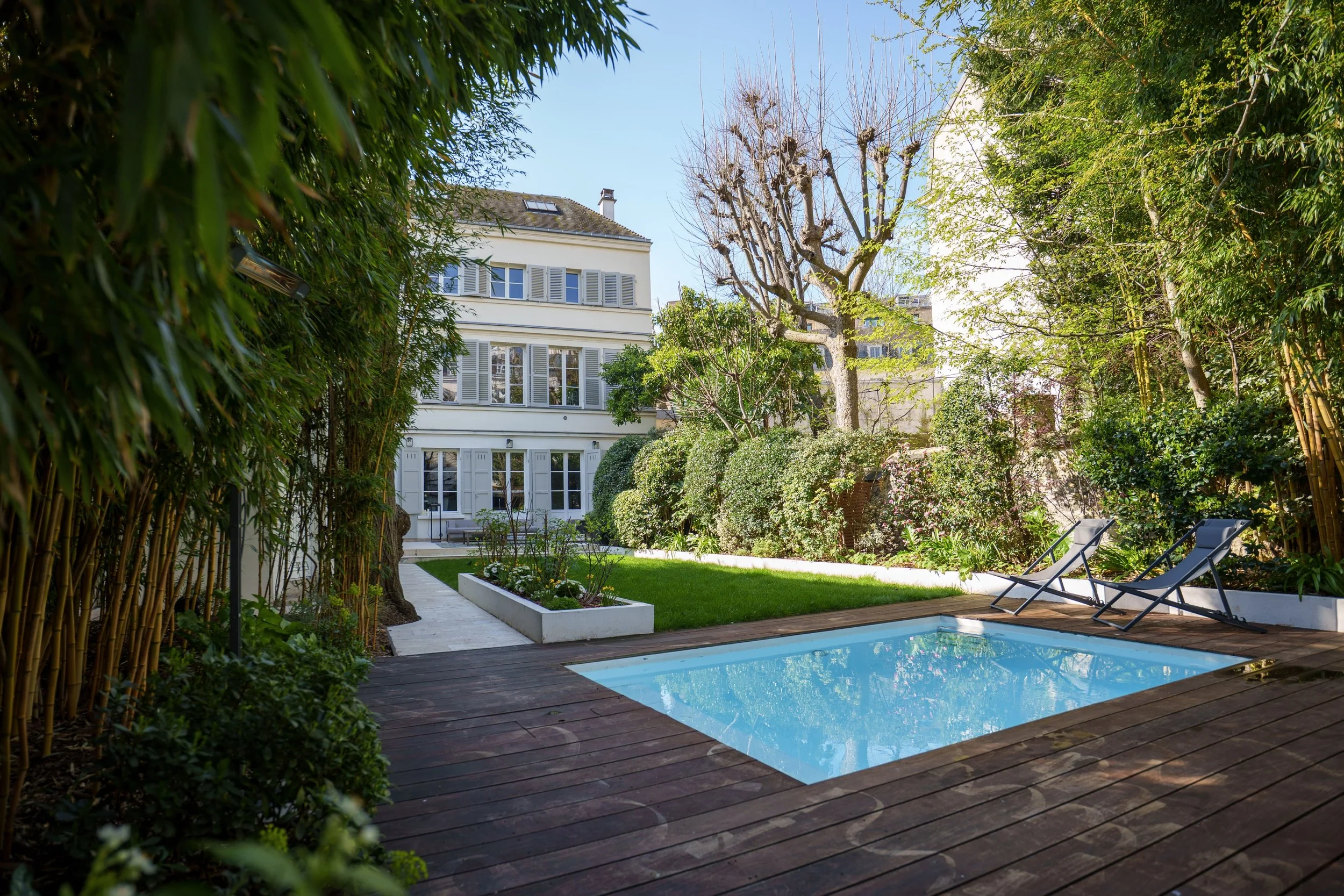 Maison de prestige au coeur de Paris avec un jardin et une piscine proche du Panthéon