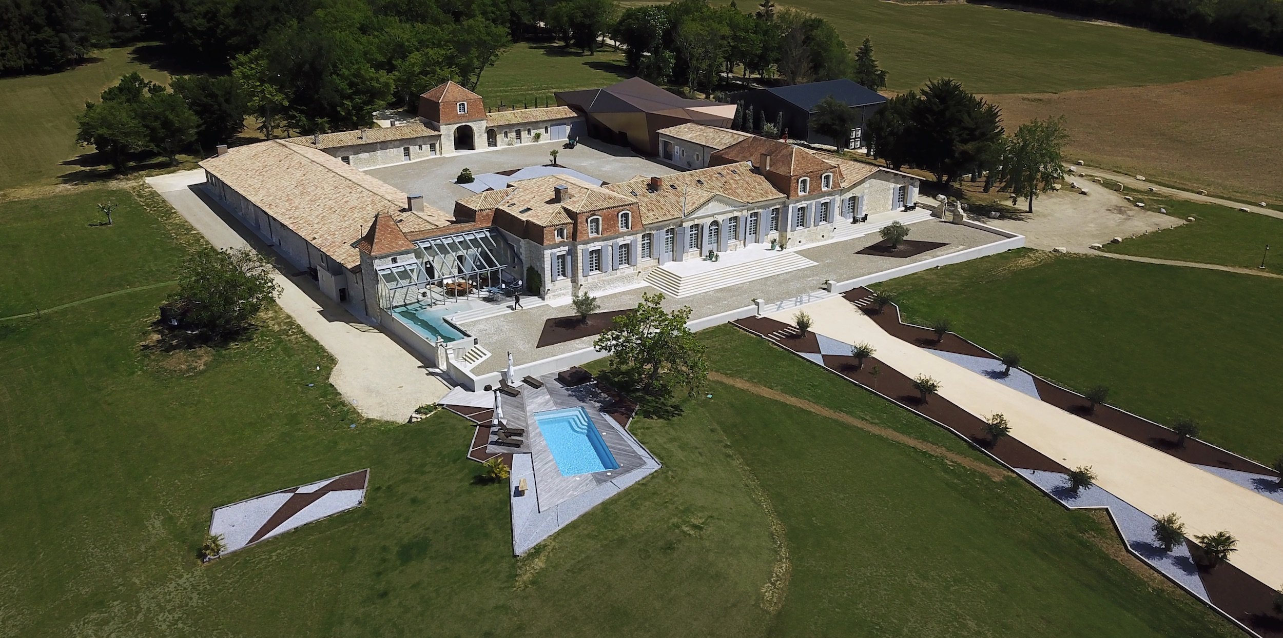 private estate swimming pool luxury gironde