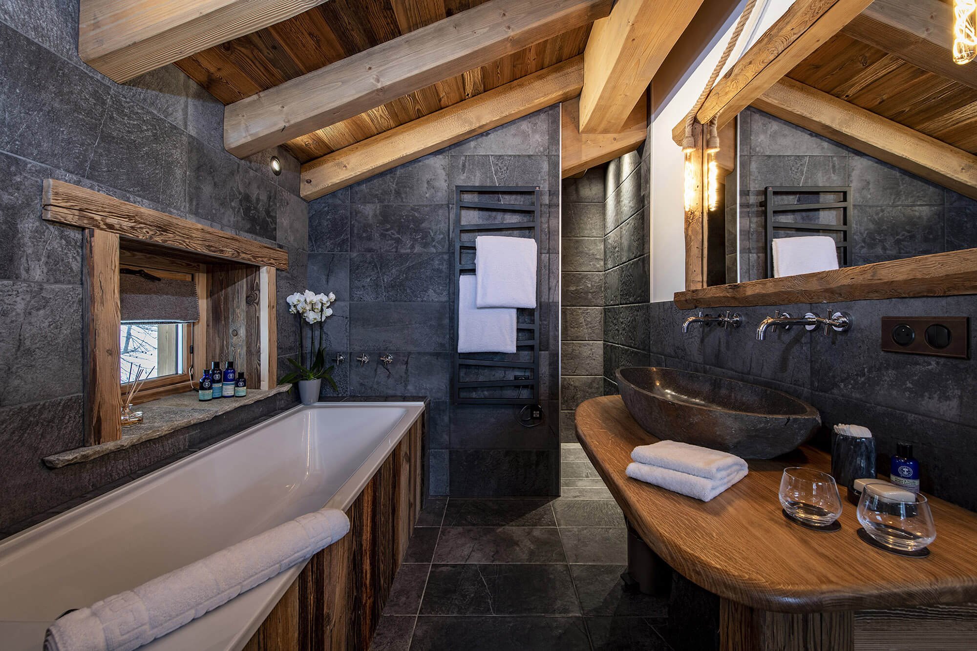 Luxury chalet in Val d'Isère at the foot of the slopes with hotel service, pool and spa