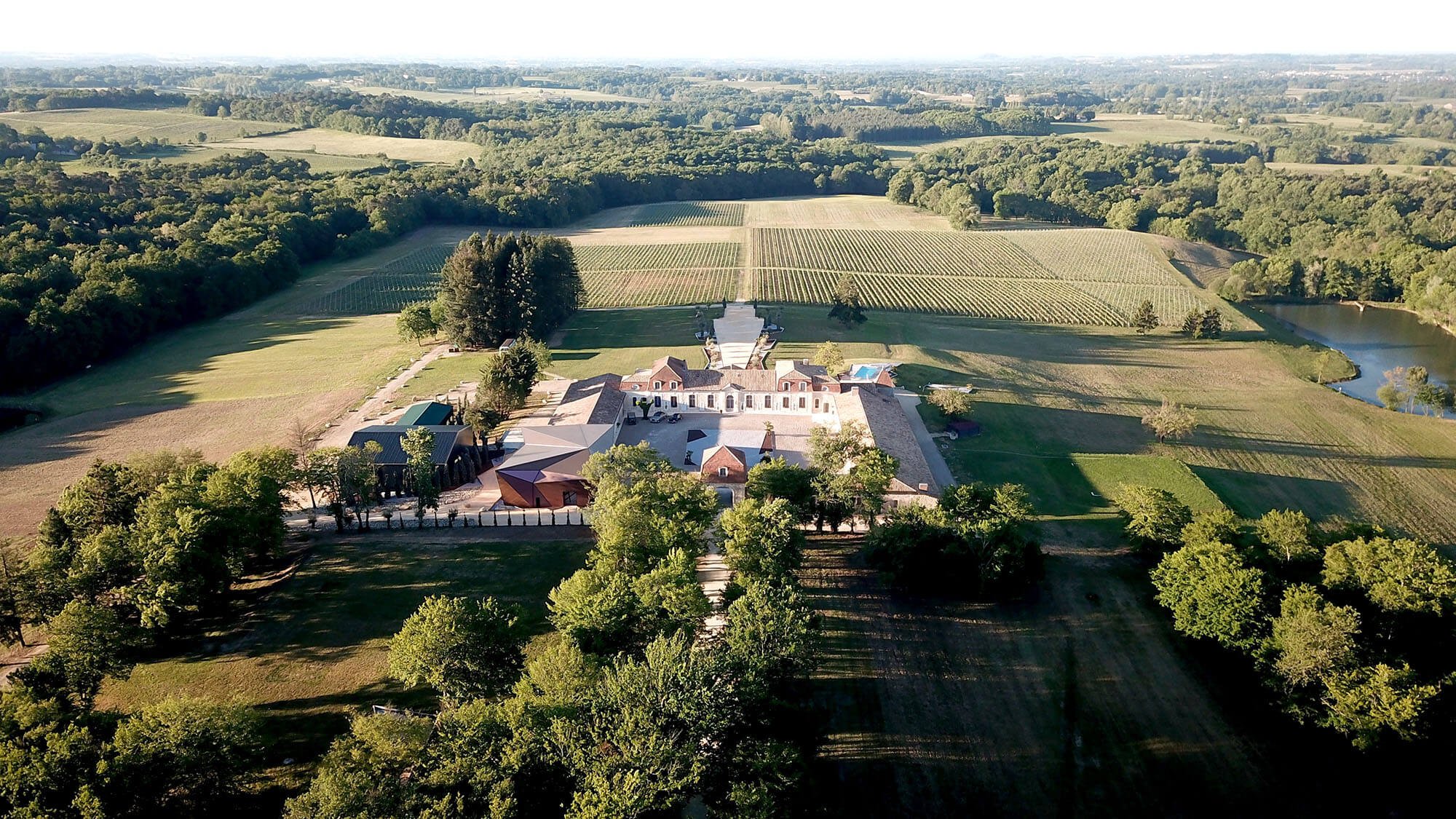 Exceptional chateau in Gironde in the heart of the vineyards 