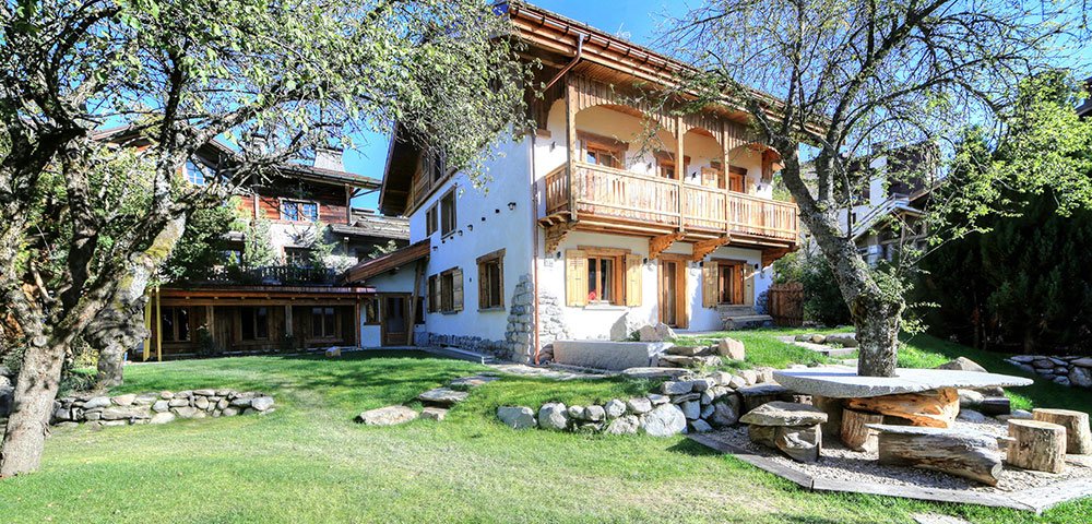 Exceptional chalet in Megève at the foot of the slopes with hotel service, swimming pool and spa