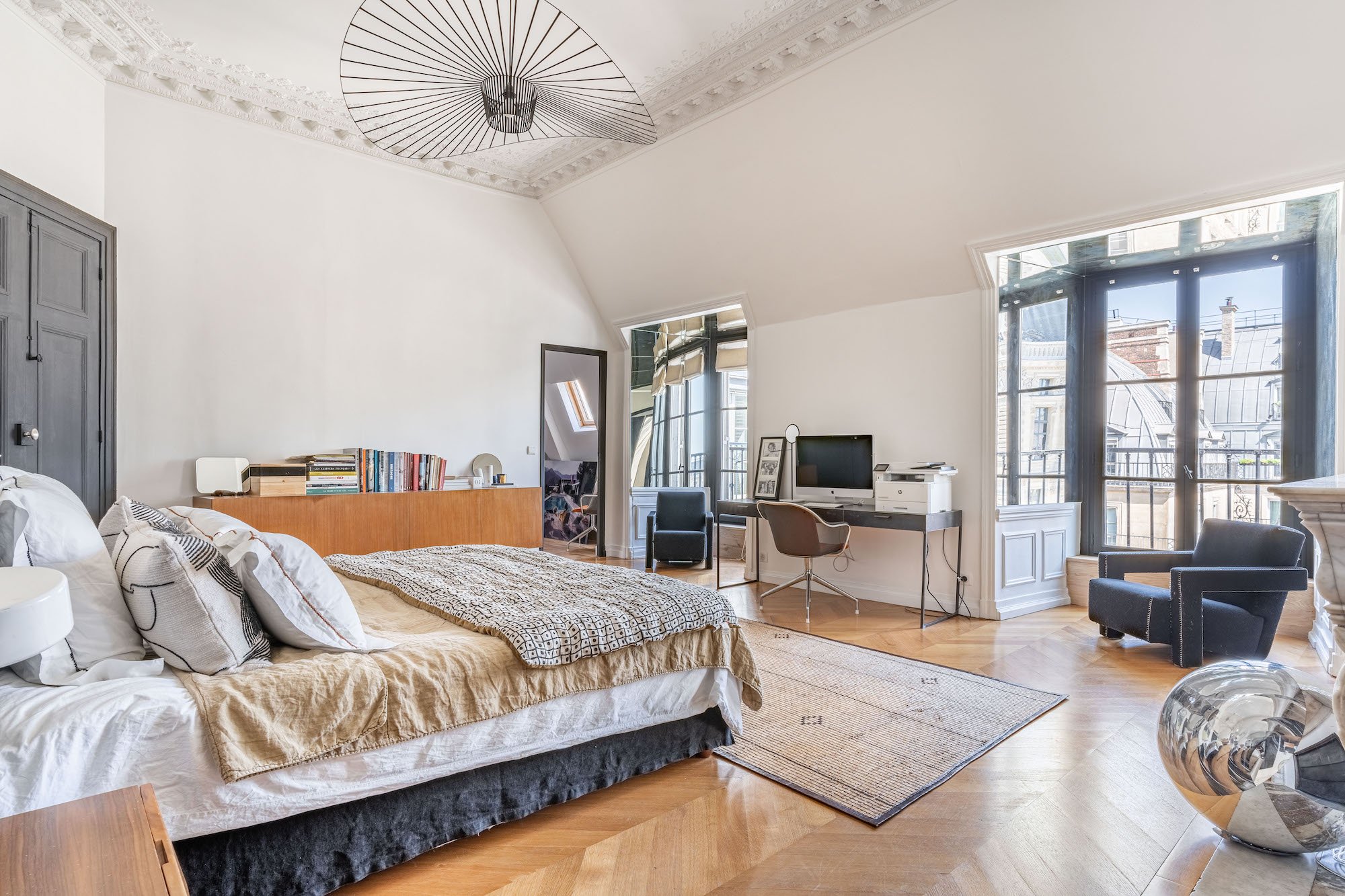 Luxury apartment in Paris with panoramic view of the Tuileries, Louvres and Eiffel Tower