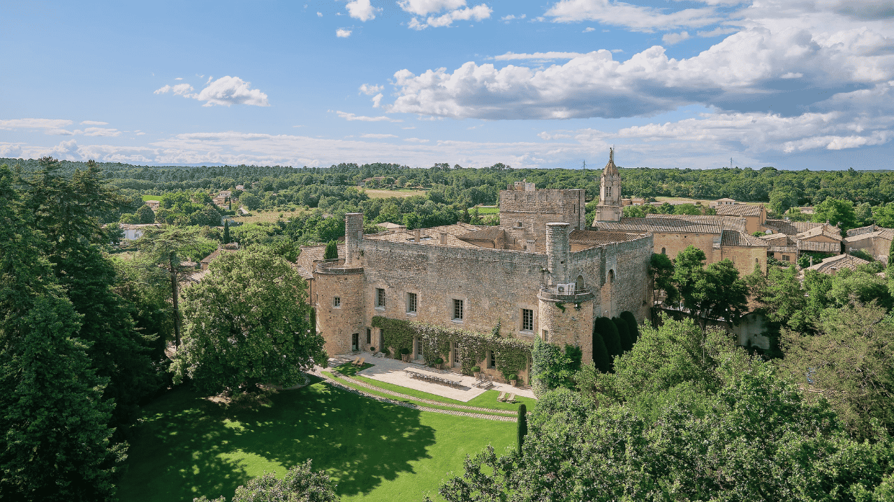 Uzes