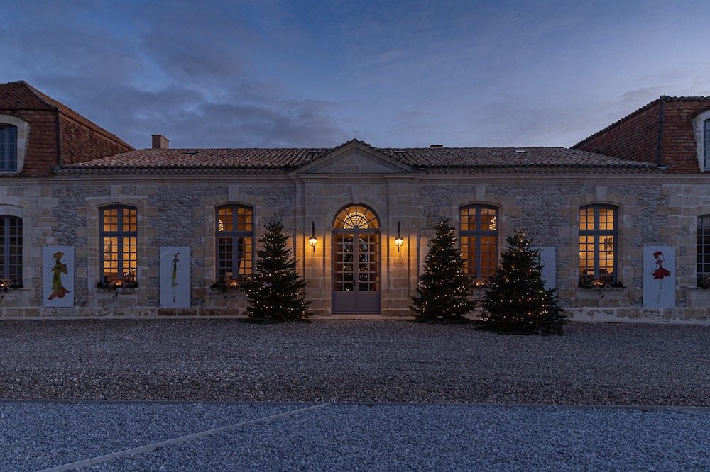 Luxury chateau in the heart of the Gironde vineyards near Bordeaux