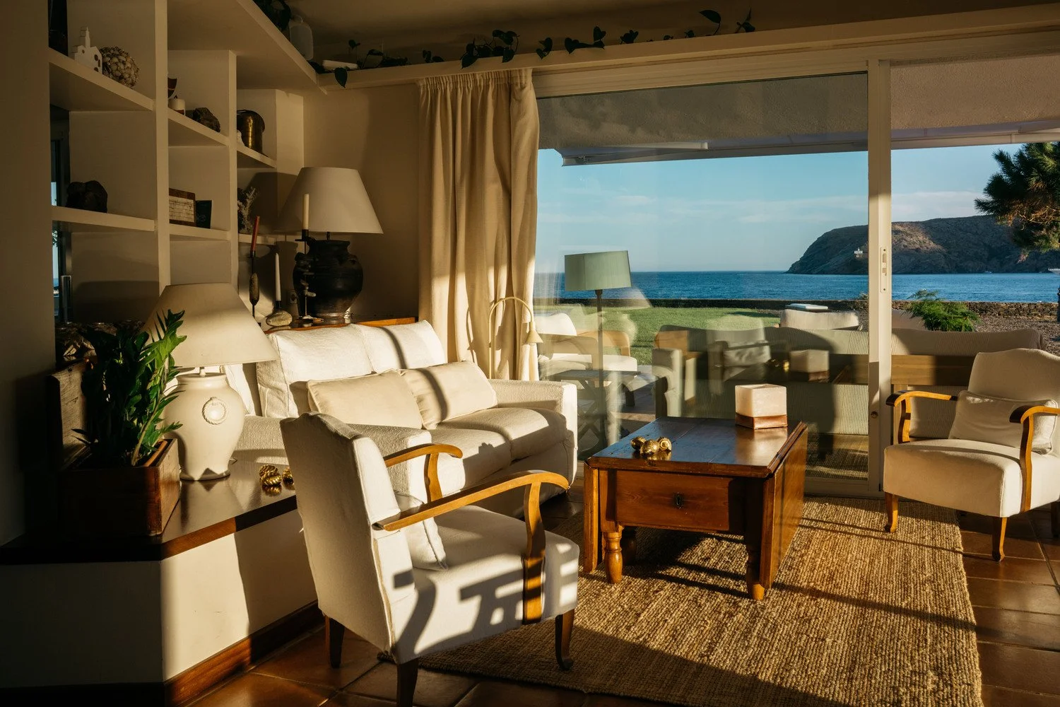 Location villa luxe Cadaques Oliveres salon vue mer