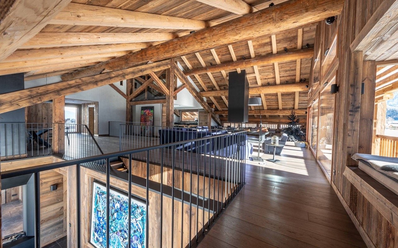 Luxury chalet in La Clusaz ski in ski out with hotel service, pool and spa