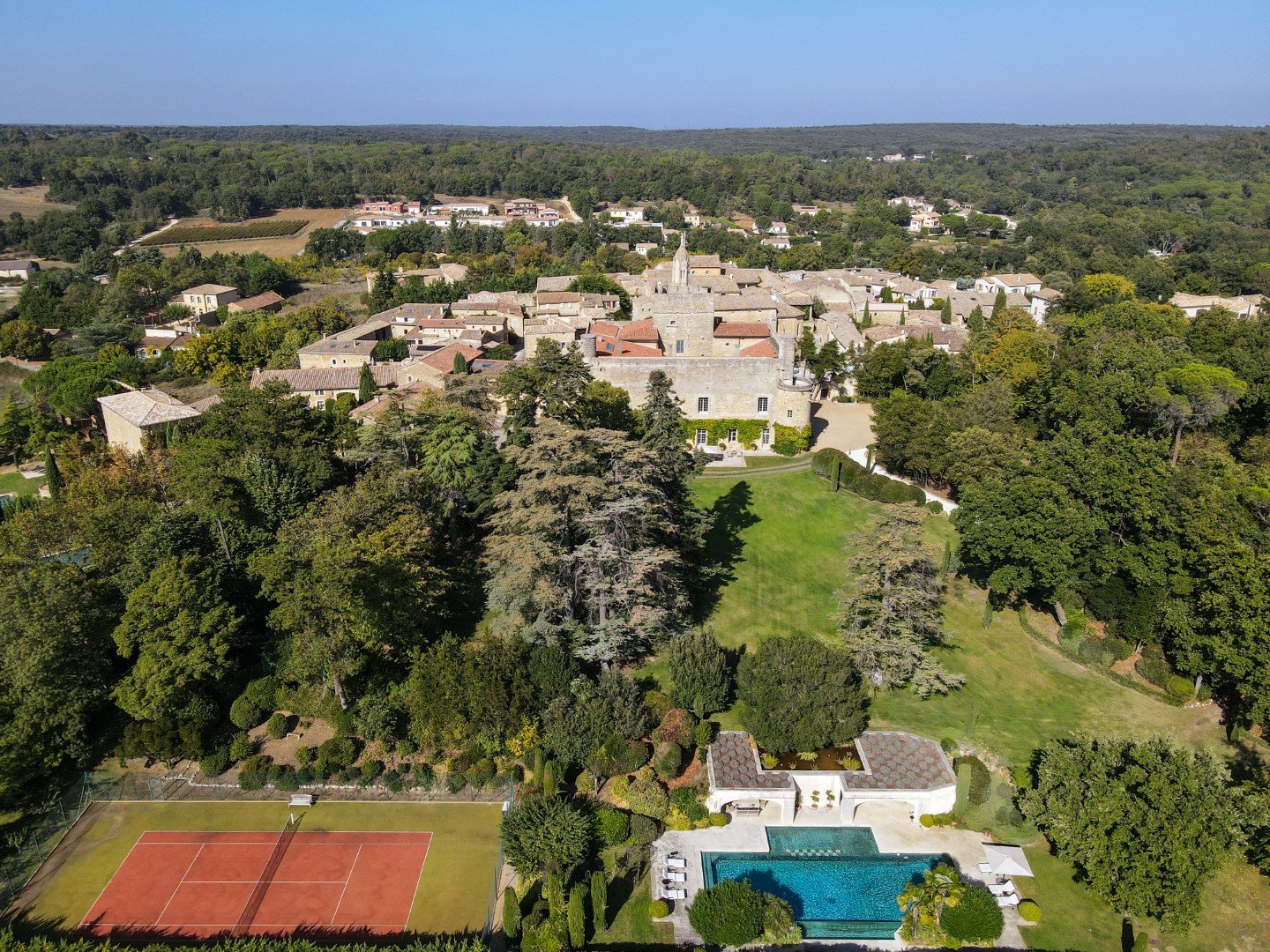 Luxury castle to rent in south of France in Provence
