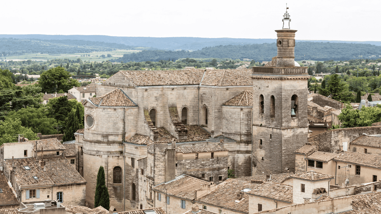 Uzes