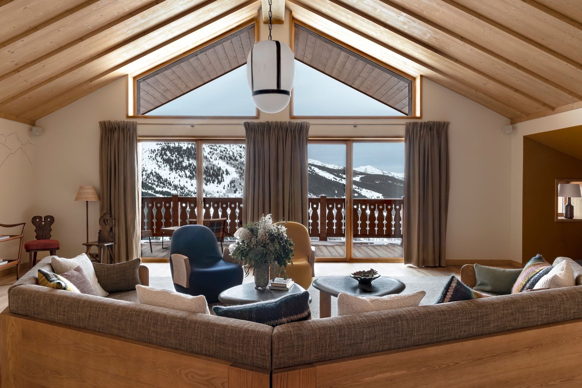 Exceptional chalet in Méribel at the foot of the slopes with hotel and spa services