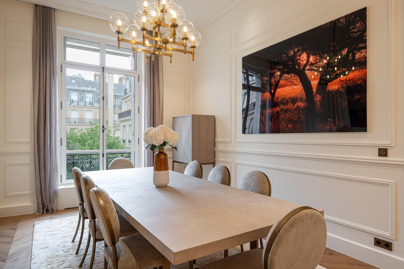 Appartement de luxe Paris Montaigne salle à manger