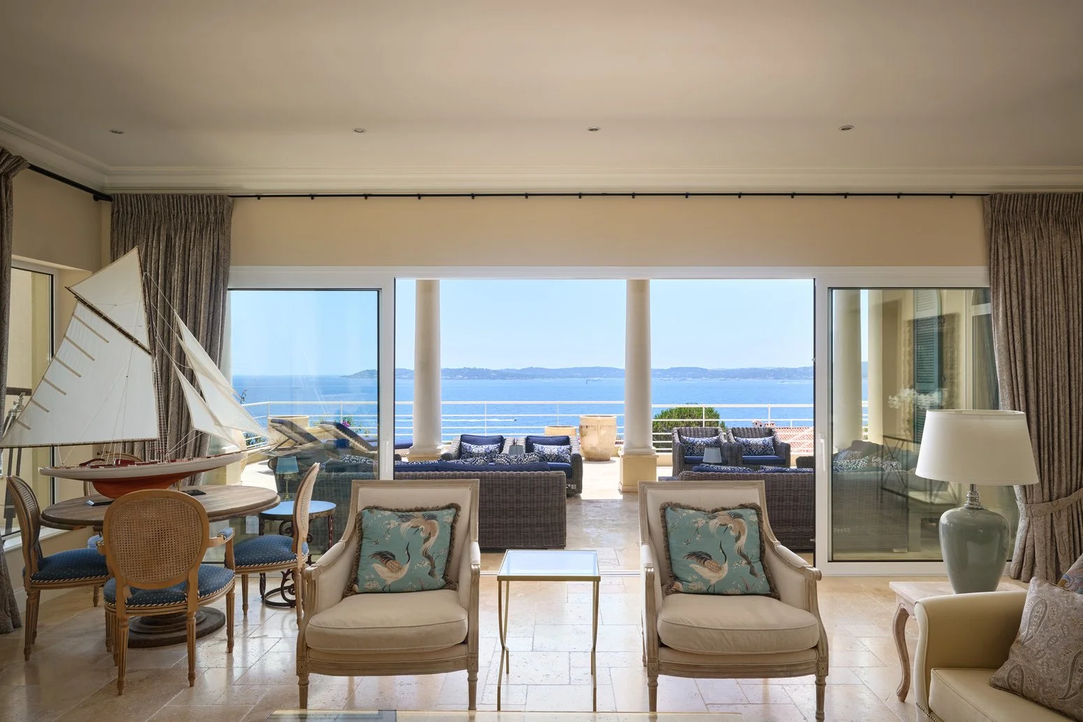 Villa de luxe vue mer les cistes salon