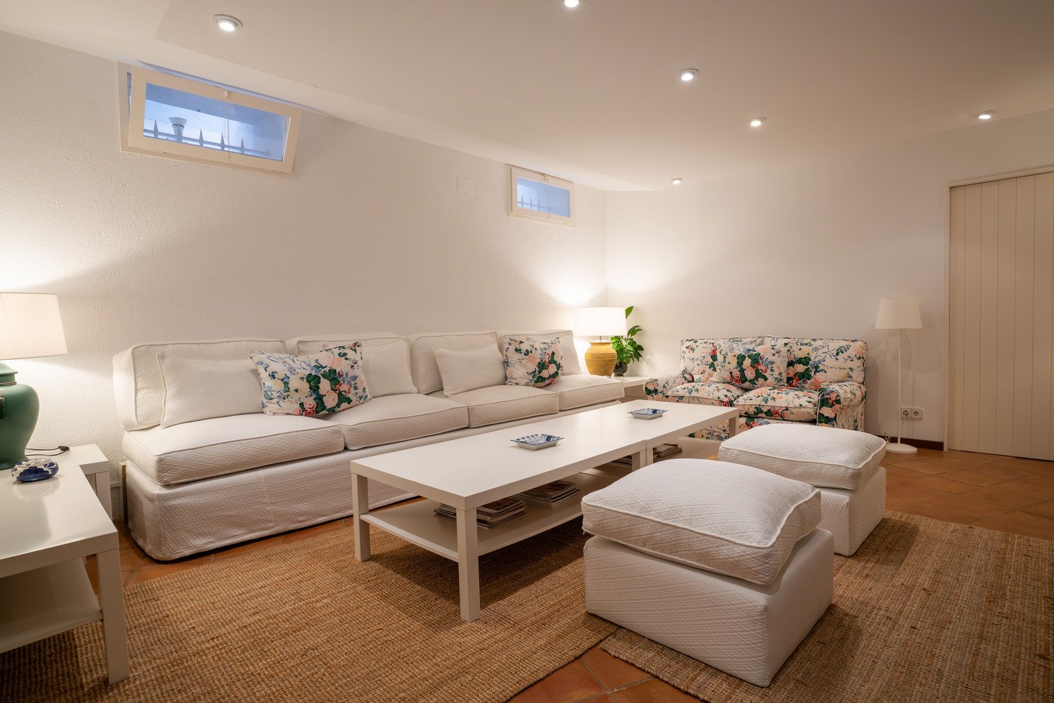 Location villa luxe Cadaques Oliveres salon TV