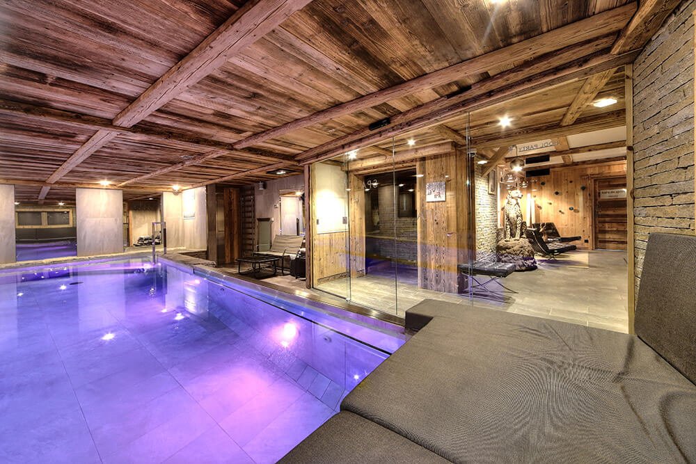 Exceptional chalet in Megève at the foot of the slopes with hotel service, swimming pool and spa