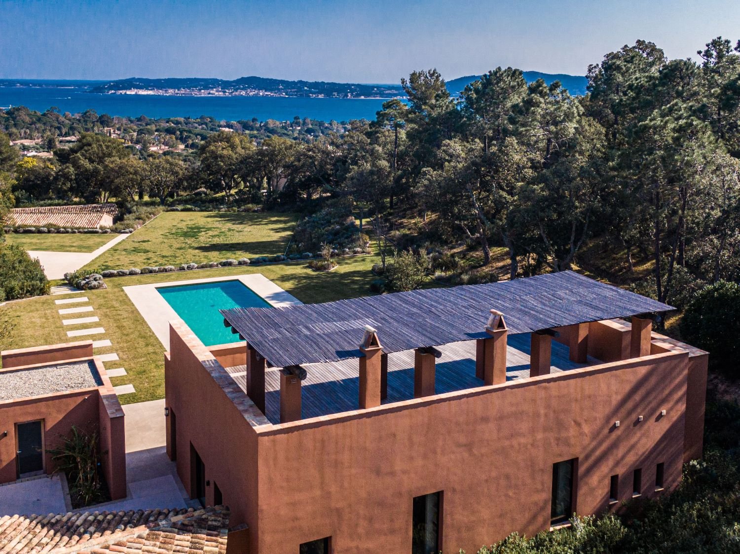Luxury villa for rent on the cote d'azur near st tropez with sea view and large swimming pool