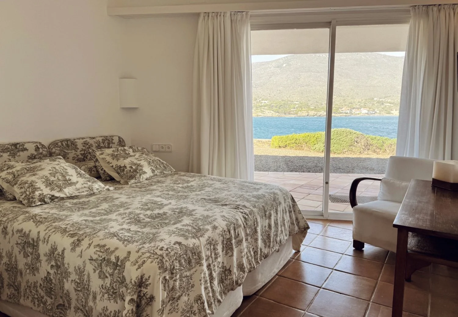 Location villa luxe Cadaques Oliveres chambre vue mer