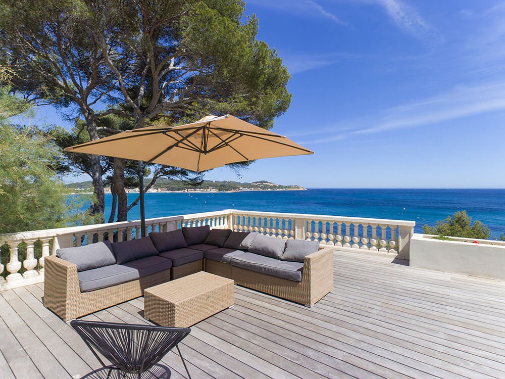 Luxury villa on the Mediterranean coast on the Côte d'Azur