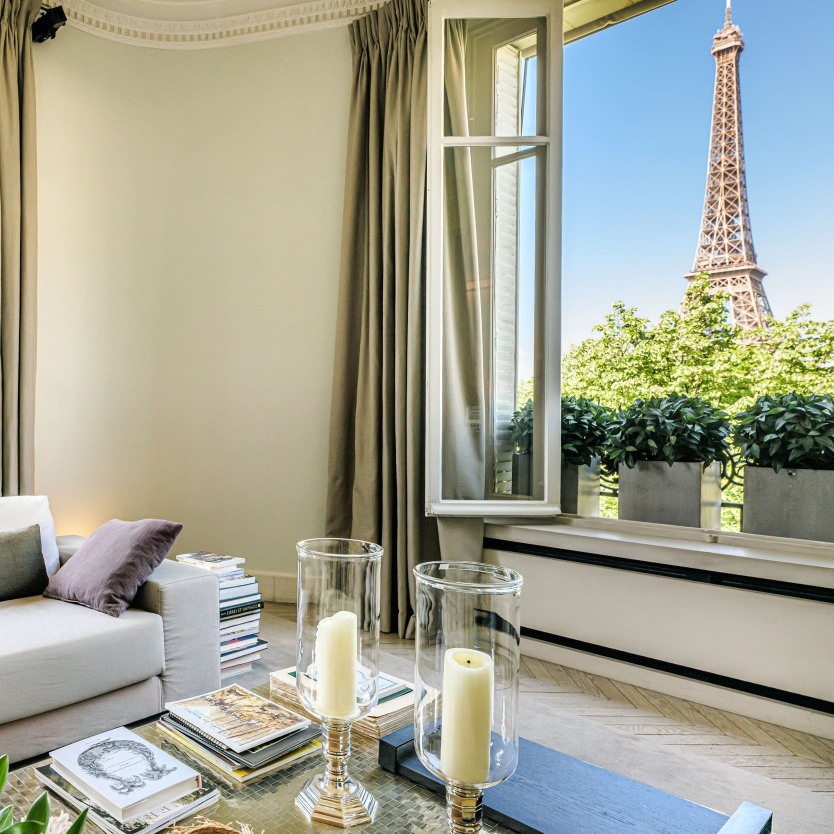 Luxury apartment to rent in Paris eiffel tour view