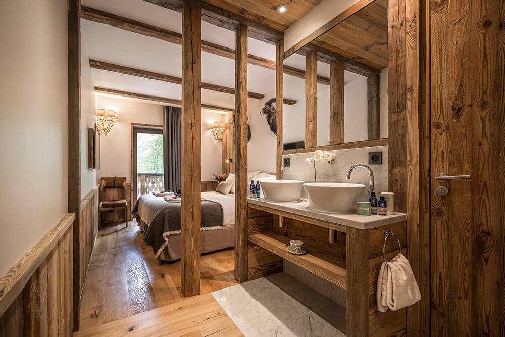 Luxury chalet in Val d'Isère ski in ski out with hotel service, swimming pool and spa