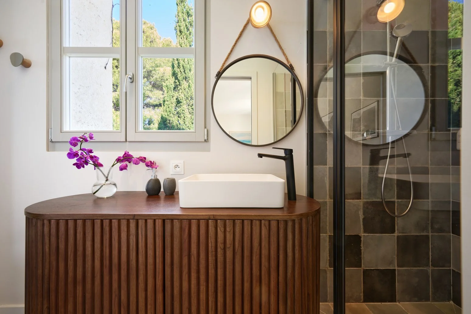 luxury villa in Cassis in South of France bathroom